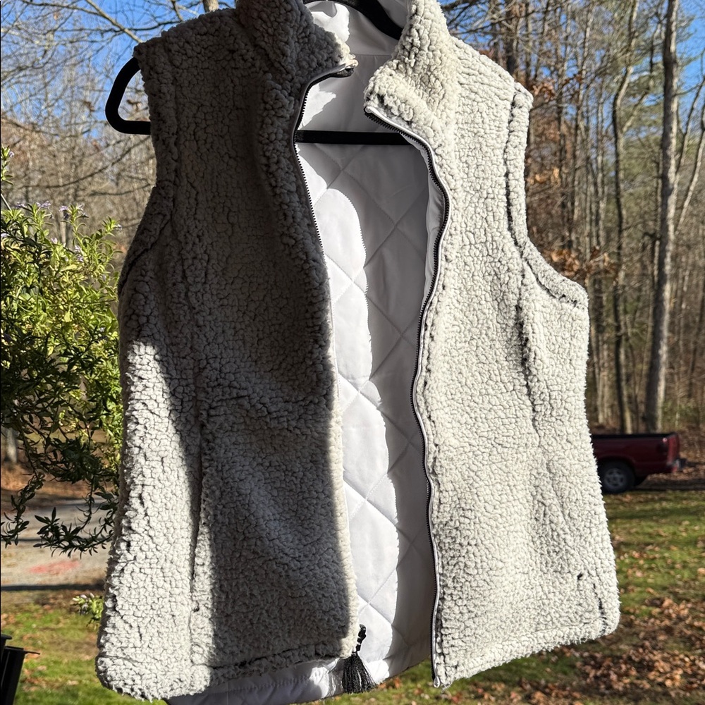 Free Country Women's Gray And White Reversible Quilted Vest - Picture 6 of 9